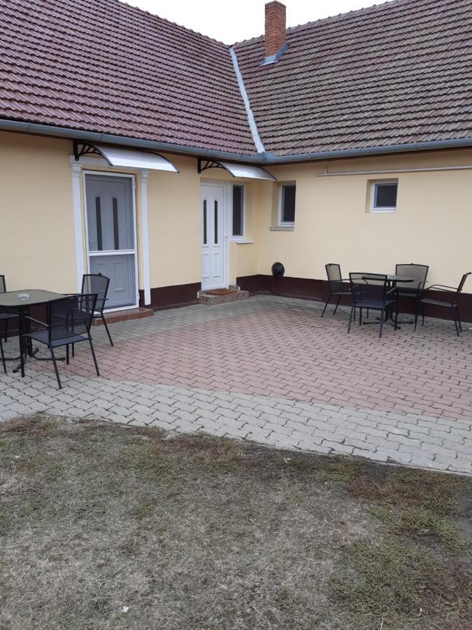 Helga Apartman Makó Екстериор снимка