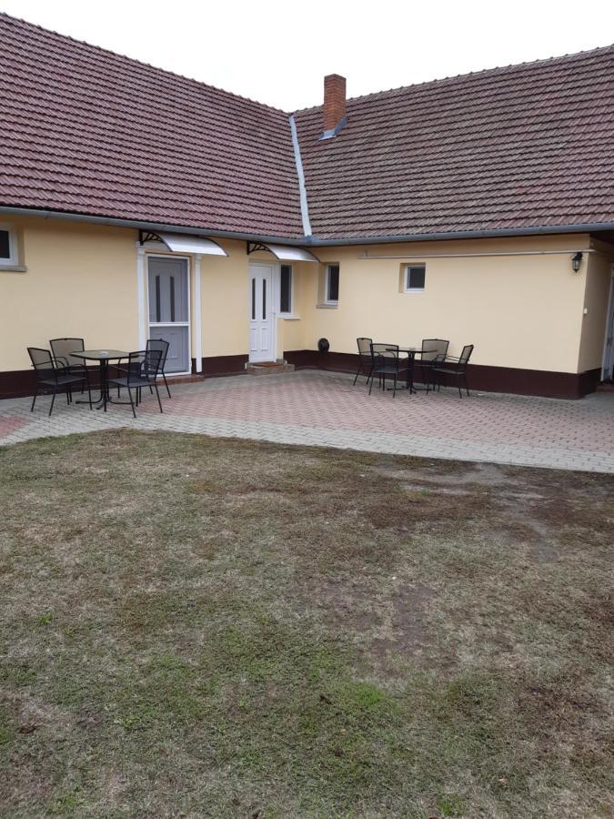 Helga Apartman Makó Екстериор снимка