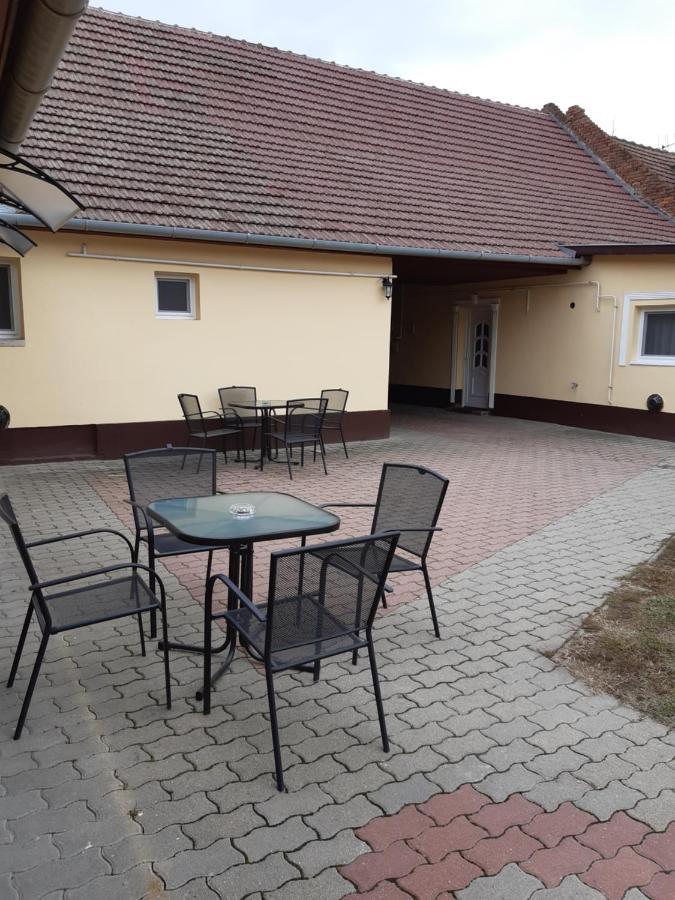 Helga Apartman Makó Екстериор снимка