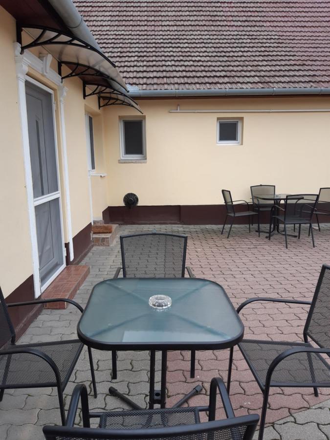 Helga Apartman Makó Екстериор снимка