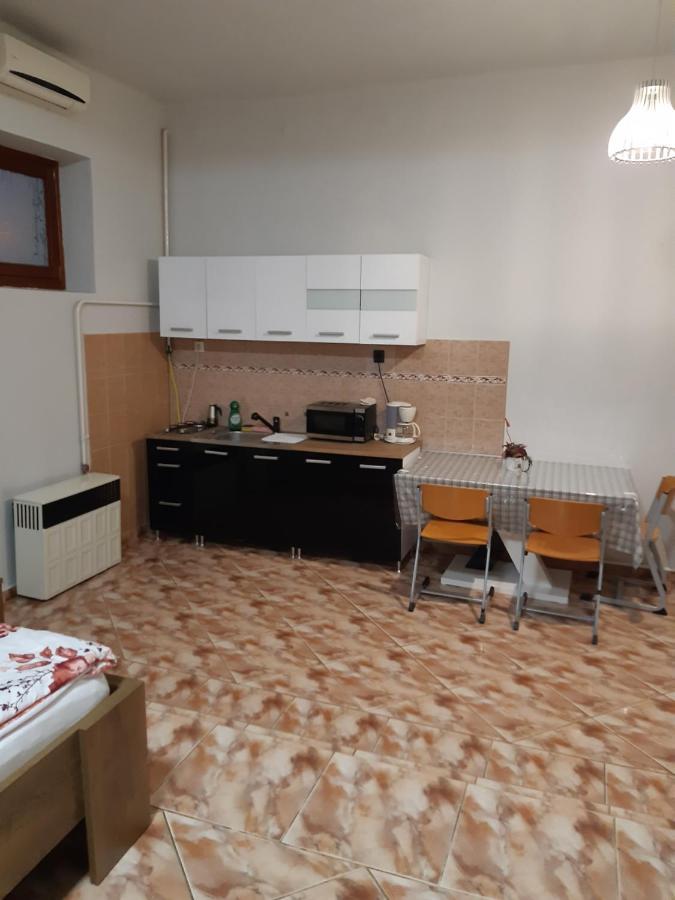 Helga Apartman Makó Екстериор снимка